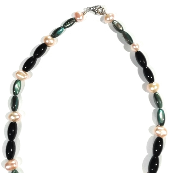 Pearl, Onyx and Shell Necklace with matching earrings and bracelet. Handmade. - Picture 4 of 7